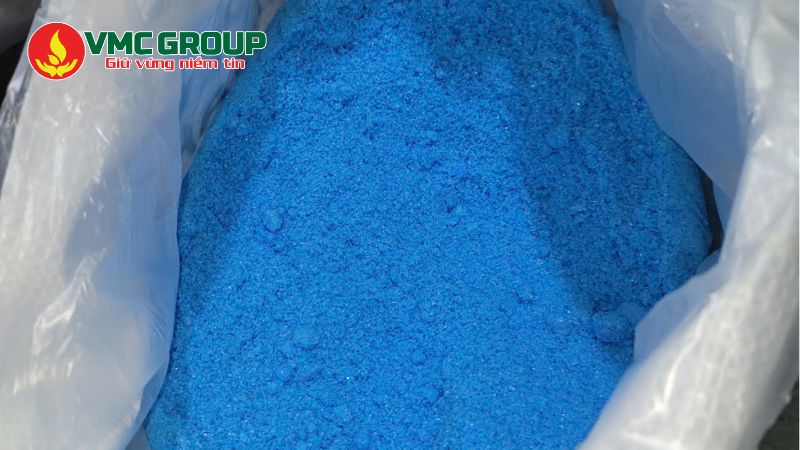 Đồng sunfat có màu xanh lam