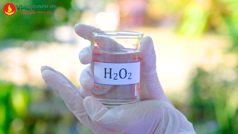 H2O2 50 là chất lỏng không màu H2O2 50 là chất lỏng không màu