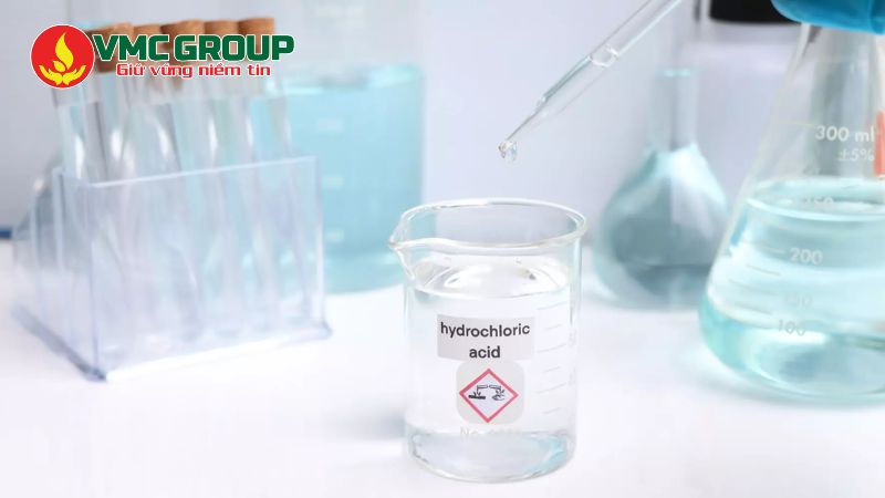 Axit clohydric là dung dịch trong suốt, có mùi xộc Axit clohydric là dung dịch trong suốt, có mùi xộc
