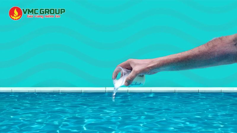 Nước bể bơi sử dụng Clo Nước bể bơi sử dụng Clo