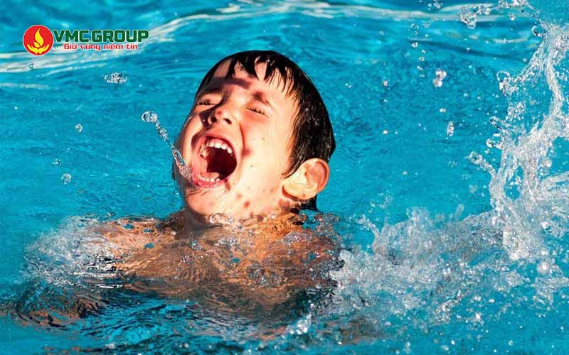 Nước hồ bơi xảy ra khi nước vào đường hô hấp Nước hồ bơi xảy ra khi nước vào đường hô hấp