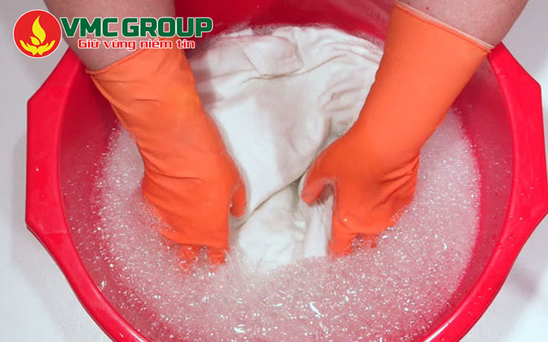 Nước Javen tẩy trắng quần áo Nước Javen tẩy trắng quần áo