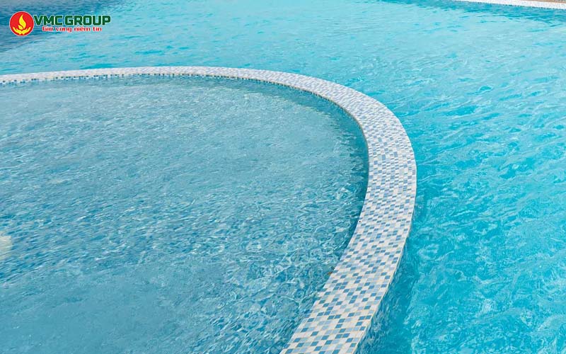 Bảo trì hồ bơi giúp nước sạch trong