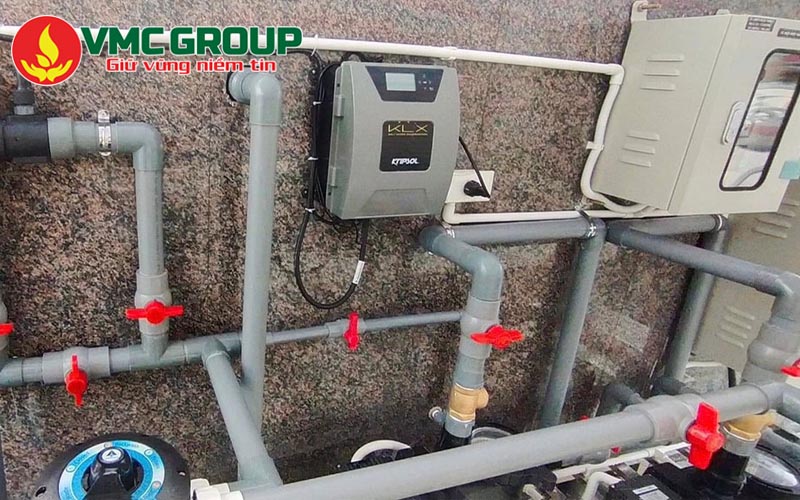 Bể bơi nước mặn dùng công nghệ máy điện phân muối