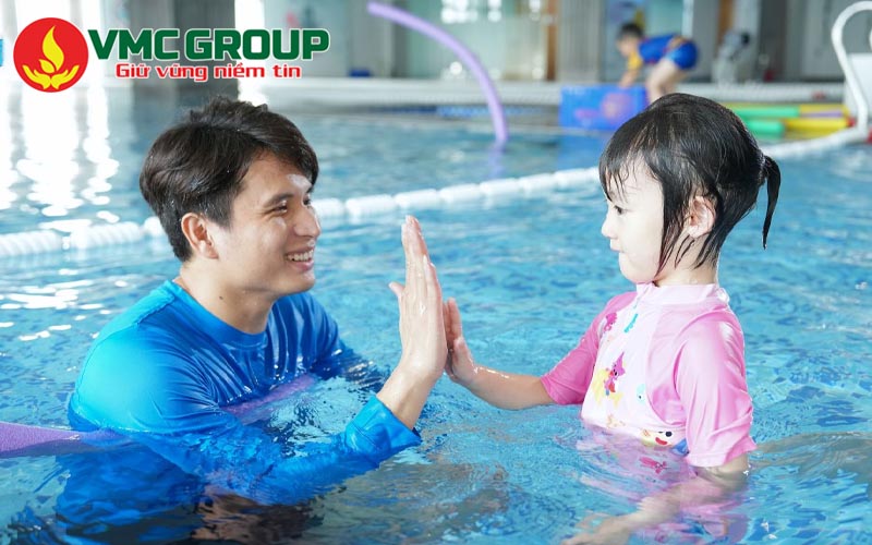 Bể bơi nước mặn có môi trường nước an toàn, không gây kích ứng da và mắt