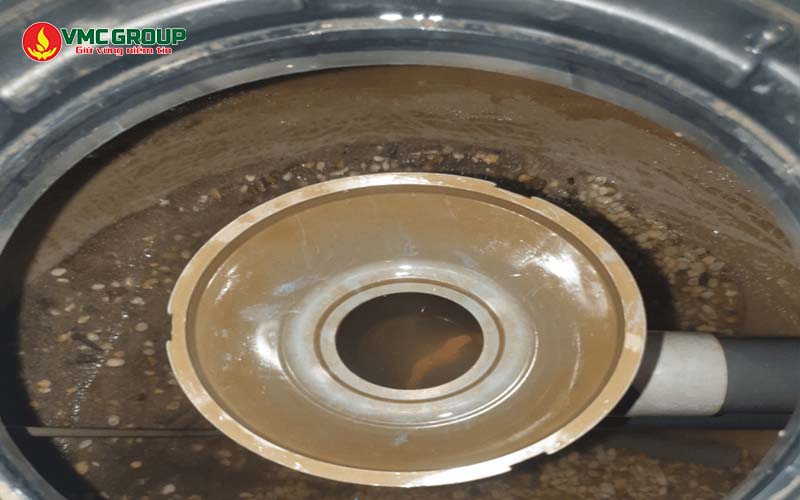 Bịt kín đường ống giữa bình