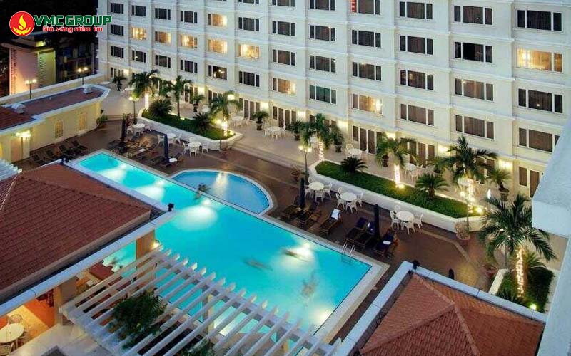 Hồ bơi khách sạn Equatorial