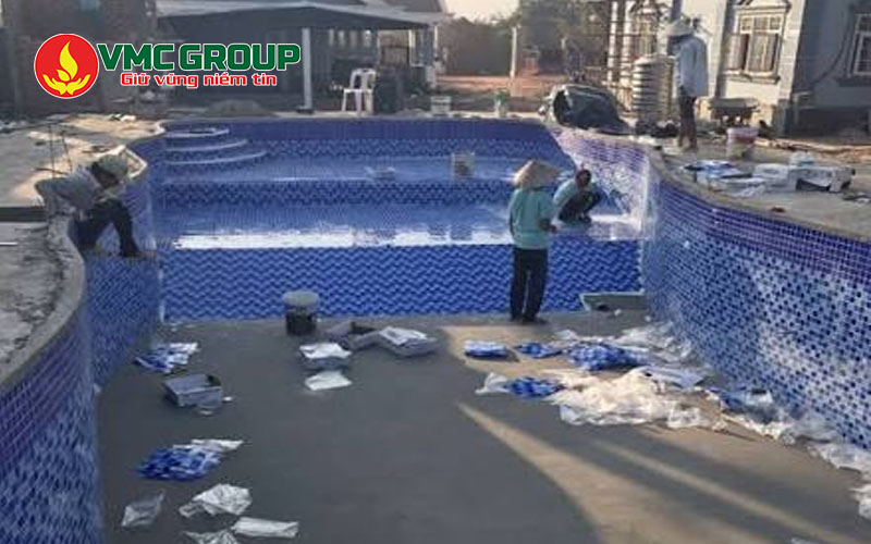 Ốp lát hoàn thiện bể bơi