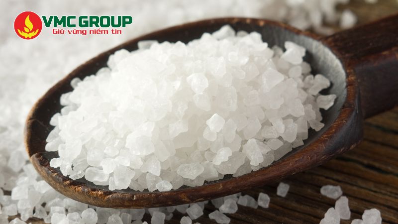 Phèn nhôm được sử dụng rộng rãi trong xử lý nước nhờ khả năng tạo bông cặn Phèn nhôm được sử dụng rộng rãi trong xử lý nước nhờ khả năng tạo bông cặn