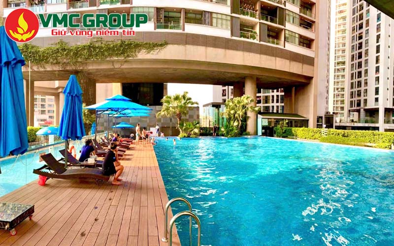 Bể bơi muối khoáng Dolphin Plaza