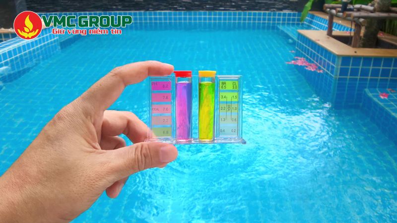 Kiểm tra chỉ số hóa chất bể bơi