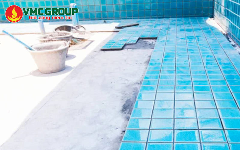 Lưu ý khi thi công gạch Mosaic hồ bơi