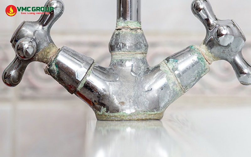 Nước cứng gây đóng cặn thiết bị