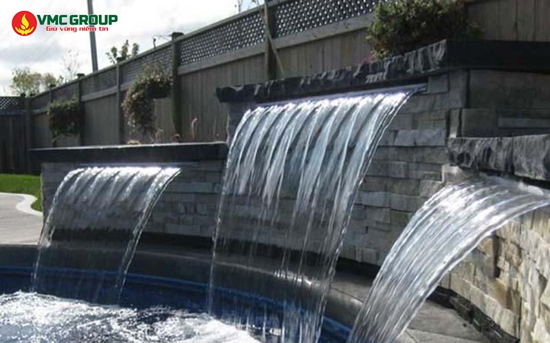 Thác nước bể bơi thẳng