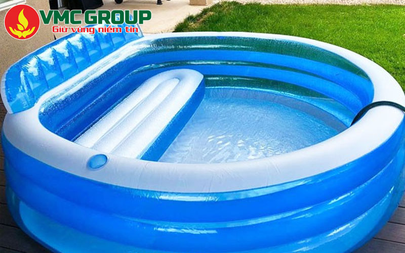 Xả nước bể bơi phao bằng ống dẫn