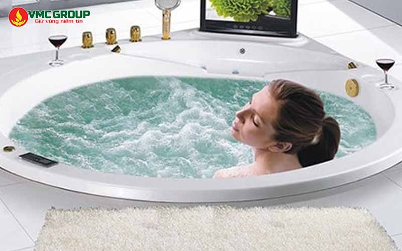 Bể sục Jacuzzi giúp thư giãn, giảm căng thẳng