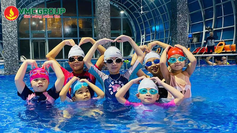 Cho bé học bơi tại Goswim