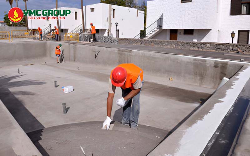 Chống thấm trong giai đoạn xây dựng bể bơi