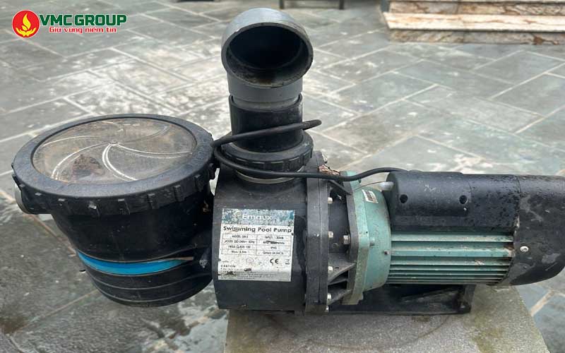 Máy bơm bể bơi quá cũ