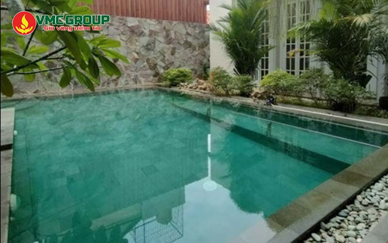 Ngâm thử nước trong bể bơi mới xây
