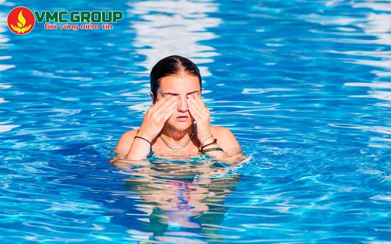 Nồng độ Chlorine trong nước cao có thể gây kích ứng da và mắt