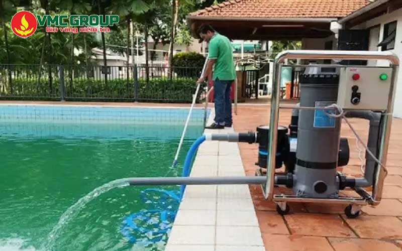Thay một phần nước bể bơi
