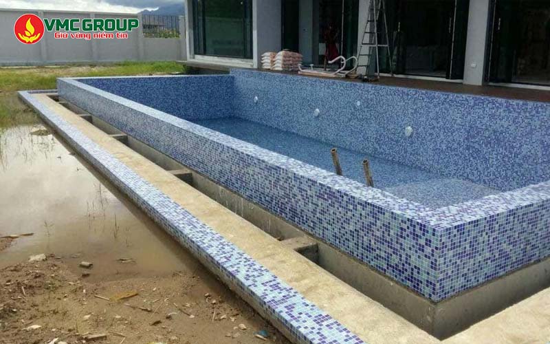 Tường ngoài và mặt đứng bể bơi