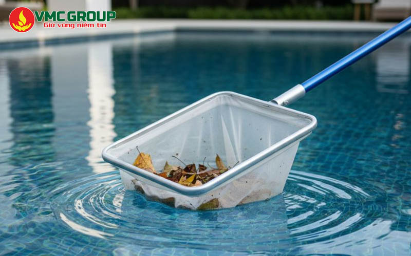 Cách hút đáy bể bơi đúng kỹ thuật