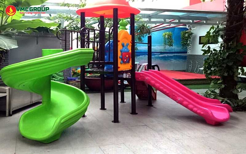 Cầu trượt trên cạn