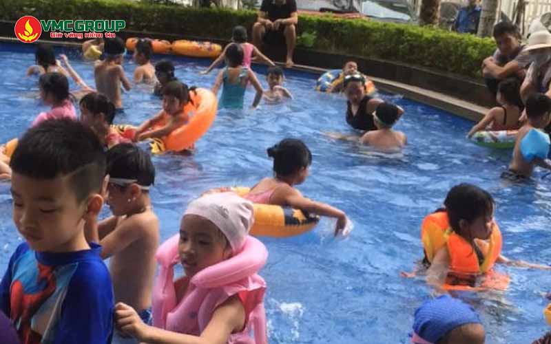 Lượng người bơi tăng cao