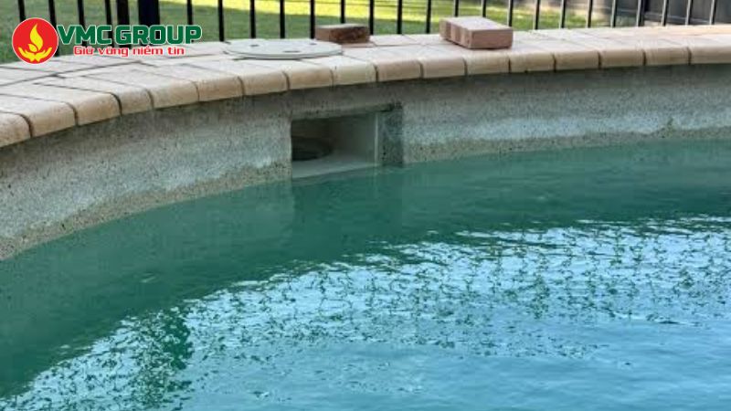 Nước hồ bơi bị bay hơi Nước hồ bơi bị bay hơi