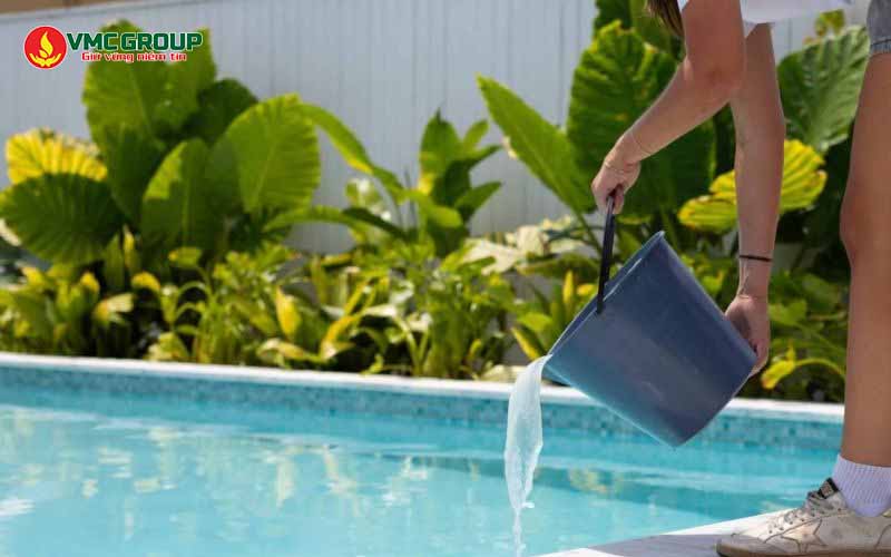 Sốc clo bể bơi