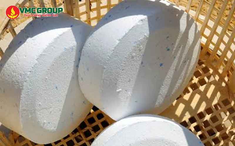 Viên Clo kém chất lượng gây khó tan